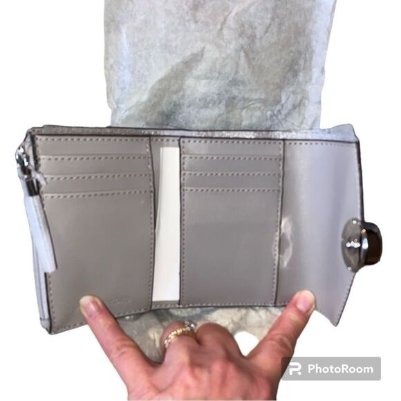 Authentic Michael Kors Premium Croc Embossed Trifold Wallet Silver Metallic - Picture 7 of 9